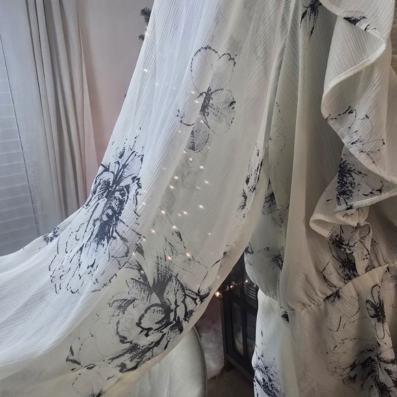 Express Floral Ruffle Blouse in Cream and Black - Picture 2 of 5